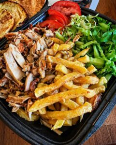 салати, картофки, месо на скара Апетито Благоевград
